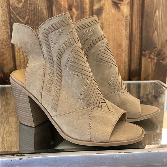 Universal Thread Shoes - Suede Ankle Zipper Booties